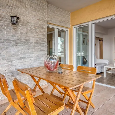 Lolos Apartment *